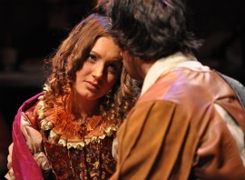On voit sur cette photo Sage Howard (oui, une dame) en Le Bret et de dos on voit notre Cyrano, anonyme pour l'instant.